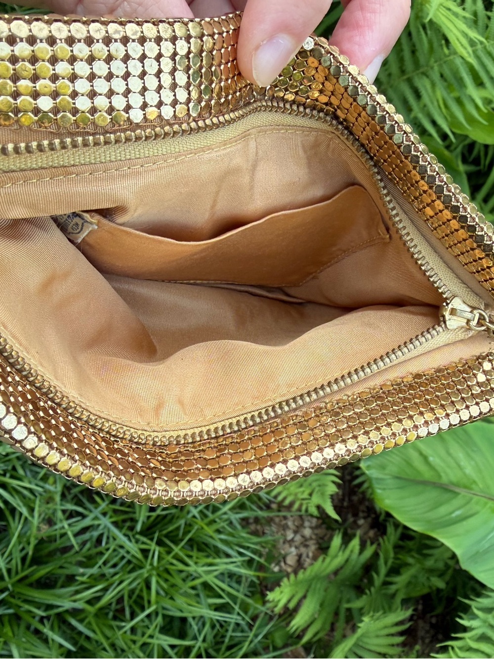 Vintage Mid-Century Whiting & Davis Gold Metal Mesh Zippered Pouch - Picture 3 of 4